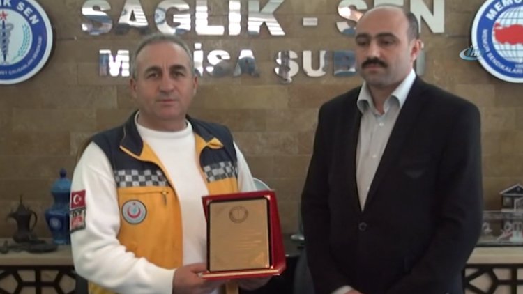İnsanlık dersi veren kahraman ambulans şoförüne plaket