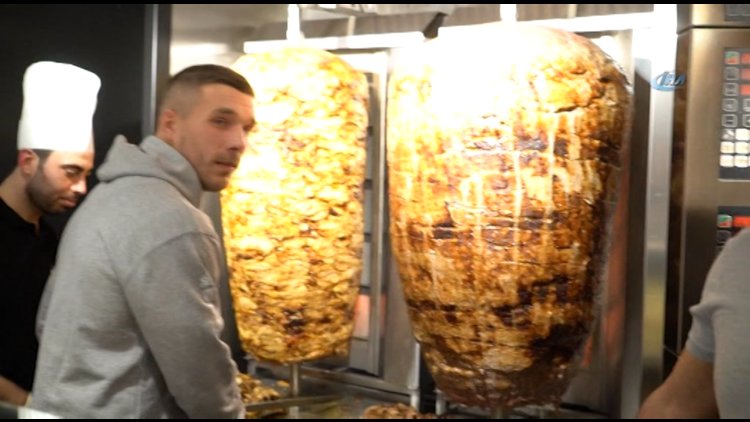 Galatasaraylı eski futbolcu Lukas Podolski dönerci açtı