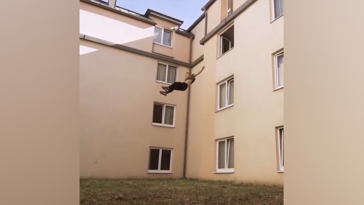 Üçüncü kattan aşağı atladı