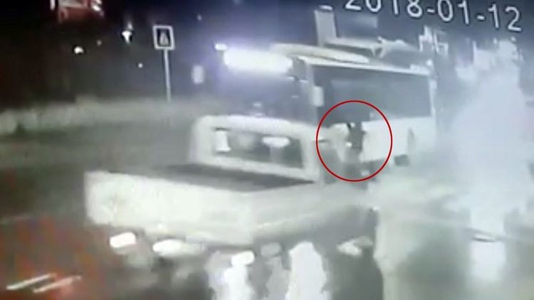 Kamyonetin altında kaldı