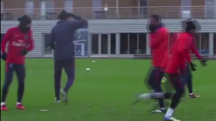 Neymar takım arkadaşlarını rencide ediyor