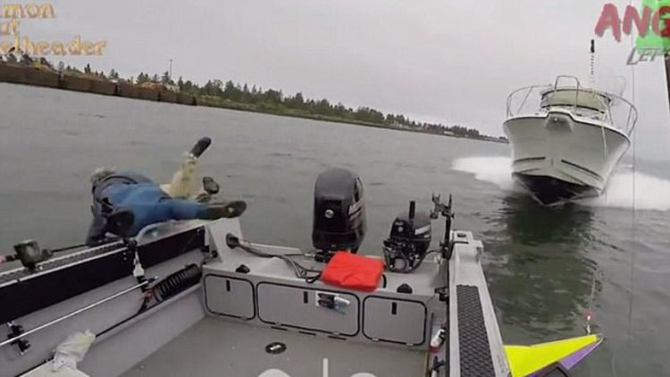 Balıkçı teknesiyle böyle çarpıştı