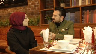 Sosyal medyada yaptığı yeni gelin tiplemeleri karakterlerle kısa sürede adından söz ettiren Betül Demirkaya, Uğur'la Fenomen Avı'na konuk oldu. ...