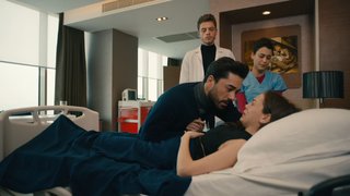 Yılbaşı yemeğinde zehirlenen Eylül hastanede gözlerini açıyor. Olayın etkisiyle sinirleri bozulan Eylül ağlama krizi geçiriyor. ...