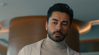 Sultan'ın planıyla Fatih aranılan katil olarak gözüküyor. Ancak Ali Asaf buna inanmıyor.