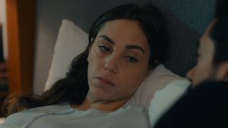 Annesinin intiharında ona yardım edemeyen Eylül pişmanlığını Ali Asaf'a anlatıyor.