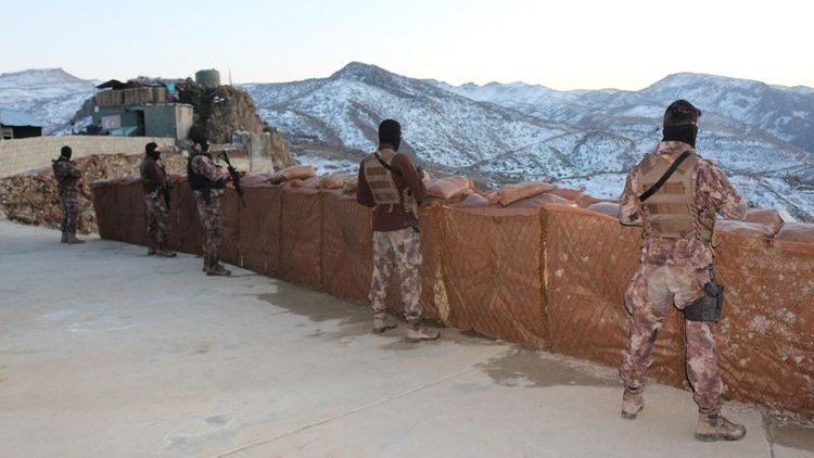 Mehmetçik vatan nöbetinde... Habertürk ekibi sınırın sıfır noktasında.