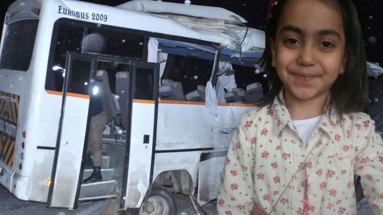 Araçtan fırlayarak hayatını kaybetti