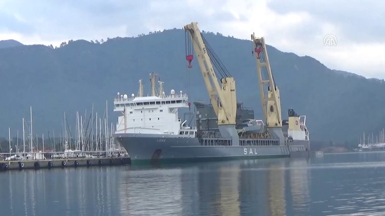 Marmaris'te lüks motoryat kargo gemisiyle Umman'a gönderiliyor