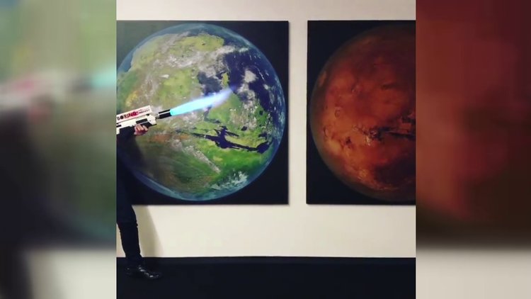 Elon Musk'tan "Zombisavar Alev Silahı"