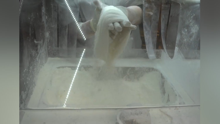 Çin'in geleneksel tatlısı: 'Dragon Beard Candy'