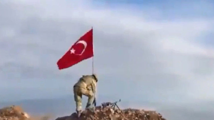 Darmık Dağı'na Türk bayrağı asıldı