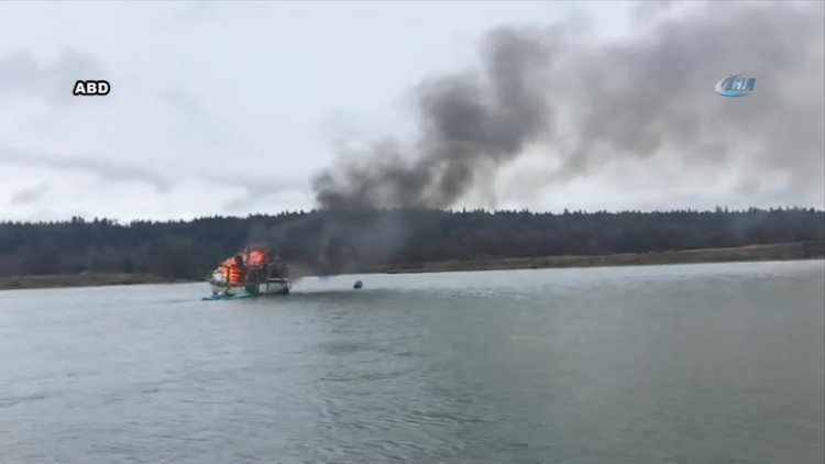 Teknesi yanan balıkçıyı böyle kurtardı