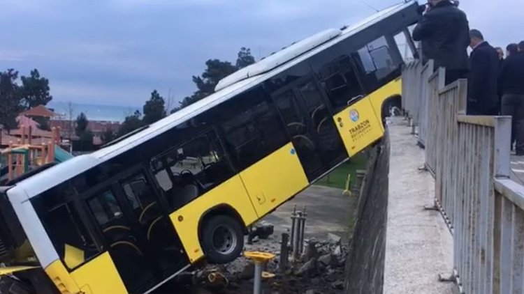 Çocuk parkında faciadan dönüldü!