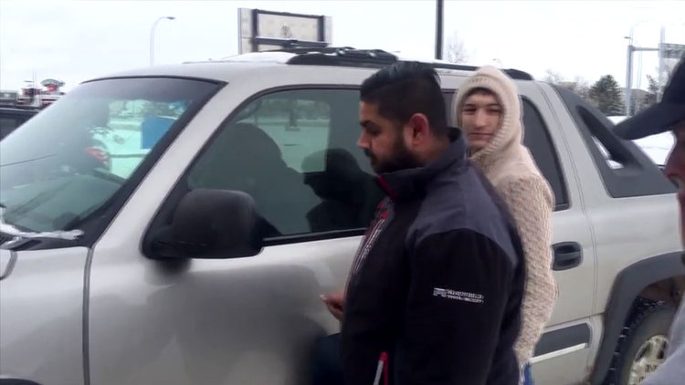 Hırısızı, çalmaya çalıştığı aracın içine kilitlediler