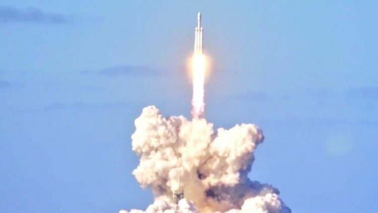 Tarihi gün: Falcon Heavy fırlatıldı! İşte o anlar