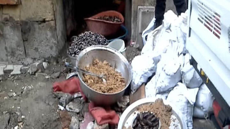 Beyoğlu'nda midye operasyonu: 2 ton midye ele geçirildi