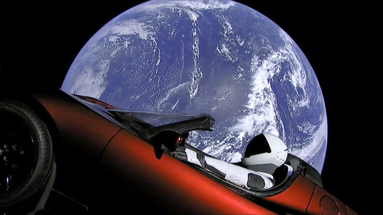 Tesla Roadster, dünyanın en güçlü roketiyle uzaya fırlatıldı!