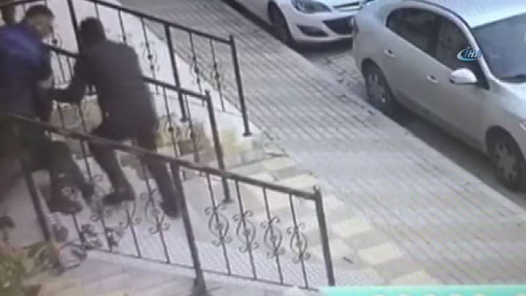 Komşusundan aidat istedi, saldırıya uğradı