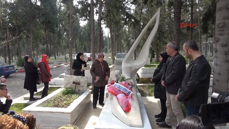 Özgecan, mezarı başında anıldı