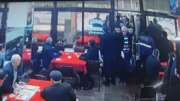 T.M. Akhisarspor ile Bursaspor taraftarı arasında çıkan olayda iki kişi yaralandı