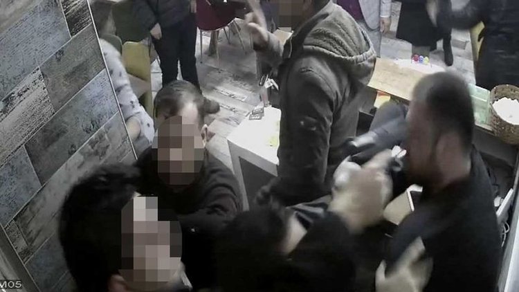 Şiddet cezasız kalmadı... O polisler açığa alındı