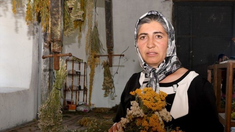 Sosyal medya Zümran Ömür&#039;ü konuşuyor: Alkışlar Zümran Teyze&#039;ye