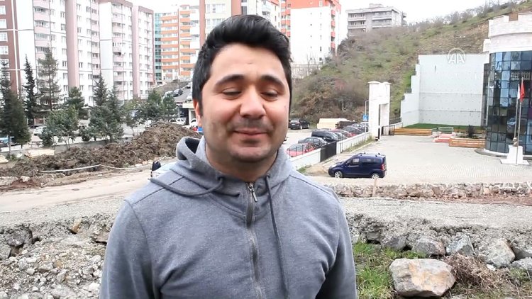 Bayern Münih maçı iddiasını kaybeden Beşiktaşlı denize girdi