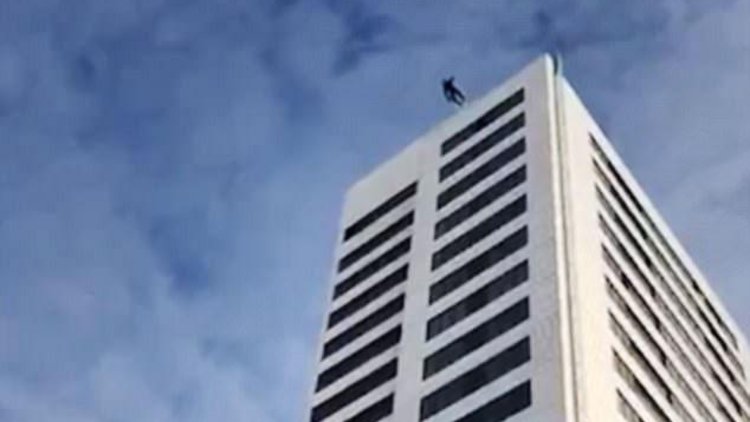 75 metreden atladı, paraşütü açılmadı