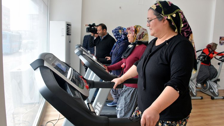 Köylü kadınlar sporla zayıflıyor