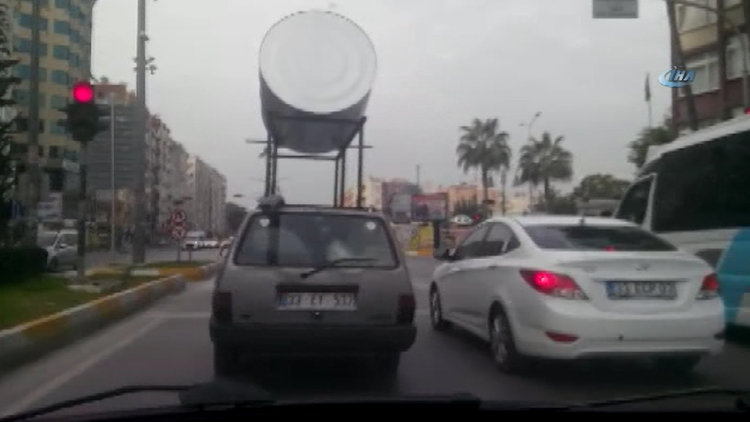Güneş enerjisinin deposunu otomobilin tavanında taşıdı