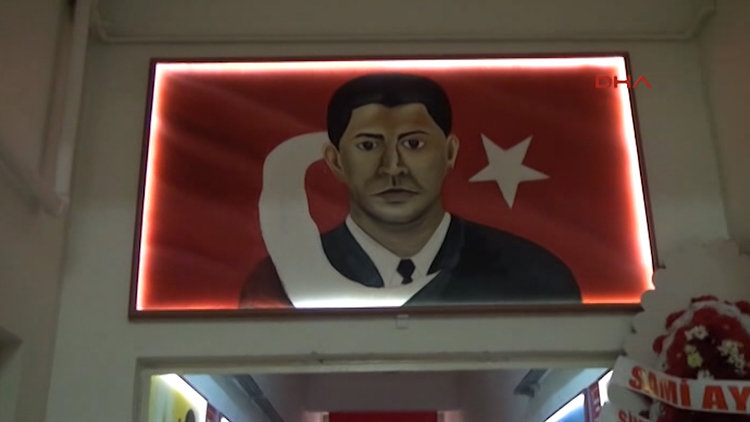 Kullanılmayan yazı tahtalarını tabloya dönüştürdüler