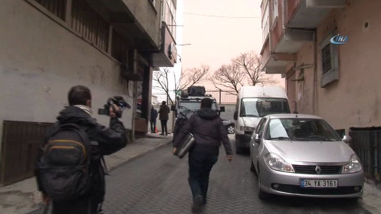 Beyoğlu'nda sobasını yakmak için kömürlüğe inen kadın el bombası buldu