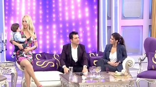 Şarkıcı Murat Kurşun, eşi Asena Hanım ve oğulları Murat Can’la ilk kez canlı yayında Seda Sayan’ın konuğu oldu!