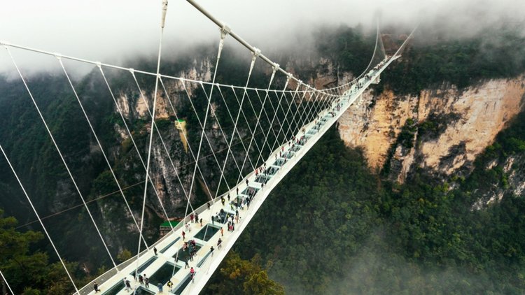 Dünyanın en uzun cam asma köprüsü