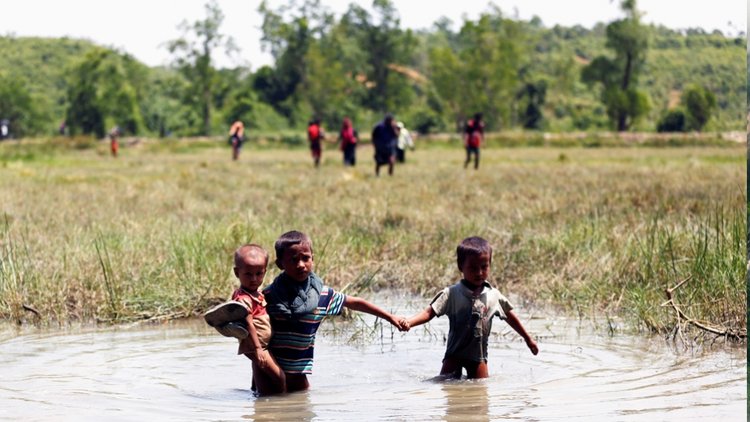 Havadan görüntüler: 720 bin Arakanlı çocuk risk altında