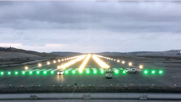 3'üncü havalimanında sona doğru... Pistin ışıkları ilk kez yandı