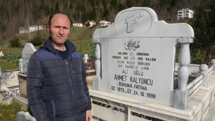 Bu ilçede ölen vasiyet ediyor, mezar taşına bu figür işleniyor