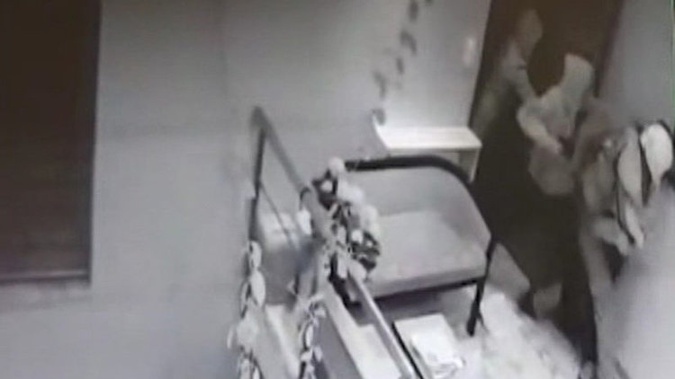 Önce ellerini bağladılar, sonra... Hırsızların o hareketi dikkat çekti