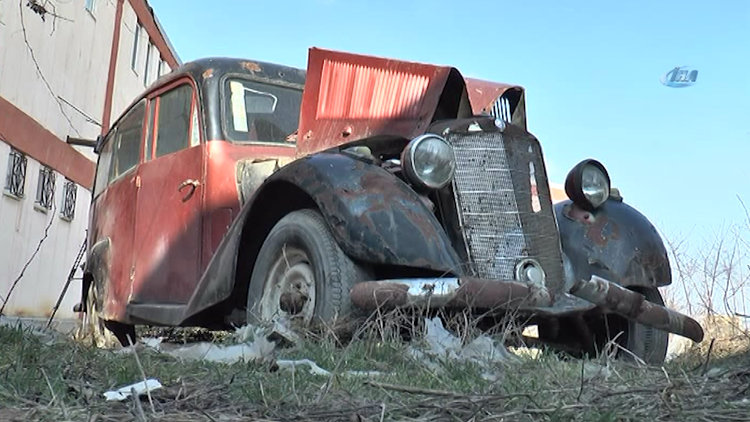 69 yaşındaki klasik otomobil