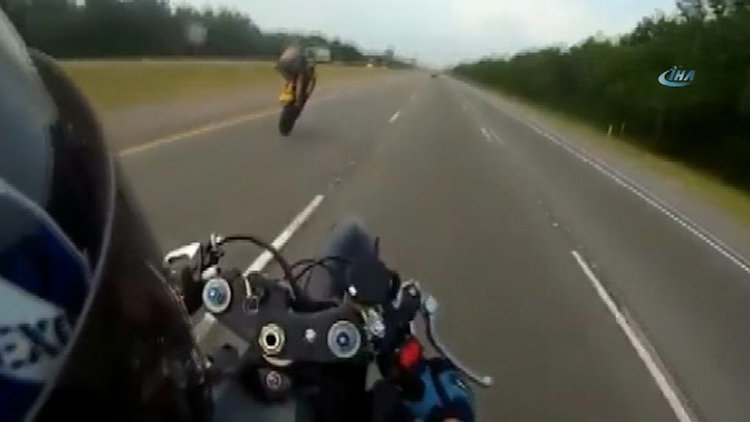 Çin'de otoyoldaki motosikletli şov kötü bitti