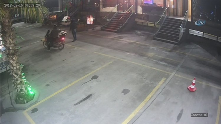 Gece yarısı İstanbul&#039;da yaşandı... Biri sıktı, diğeri çekti!