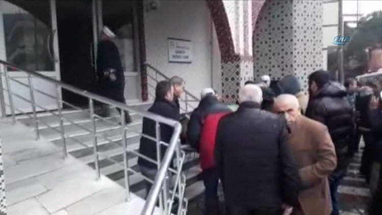 Cani baba öldürdüğü oğlunun cenazesinde böyle görüntülendi
