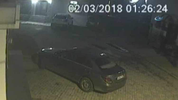 Şarkıcı Ece Seçkin'in annesine gasp dehşeti