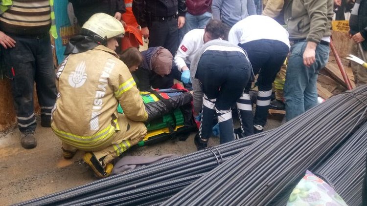 Kadıköy'de tonlarca demirin altında can pazarı