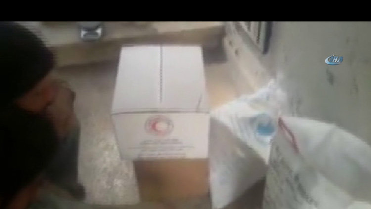 BM'nin yardım paketlerinden kurtlanmış yiyecek çıktığı iddiası