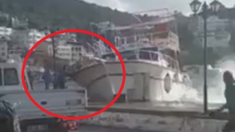 Tekne alabora olmasın diye elleriyle tuttular