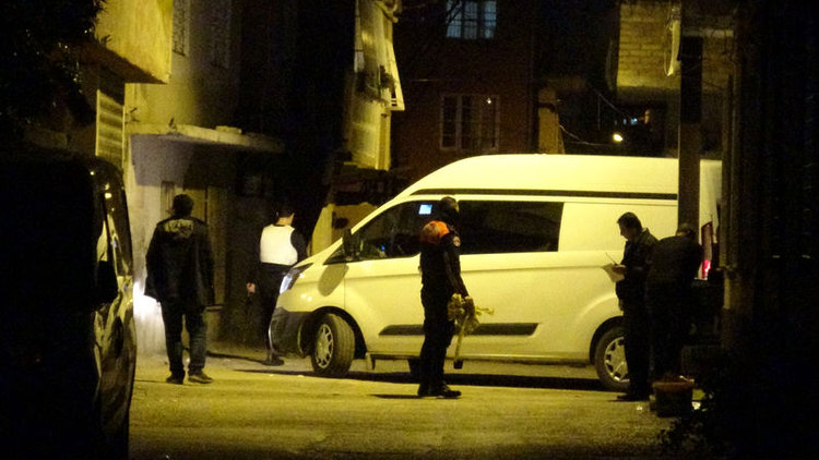 Sokakta yürürken maganda kurşunu isabet etti: 2 yaralı