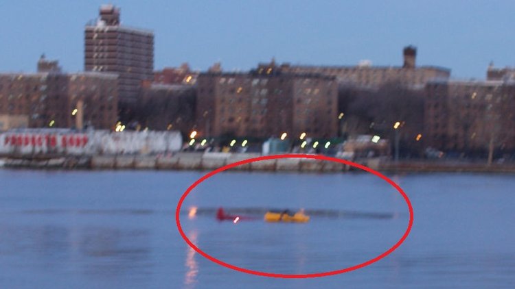 Helikopter nehre çakıldı!