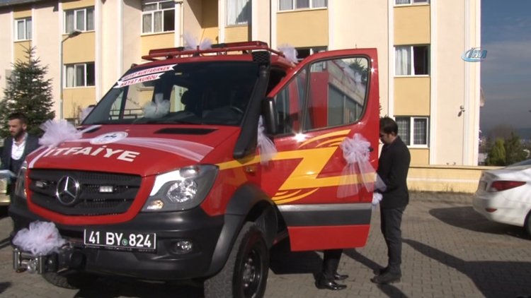 İtfaiye aracı gelin arabası oldu